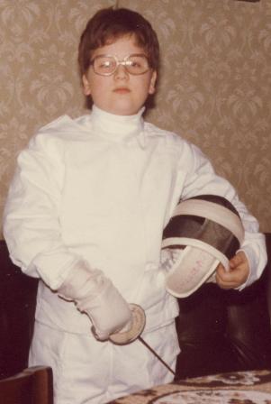 Lorenzo in divisa di scherma nel 1982